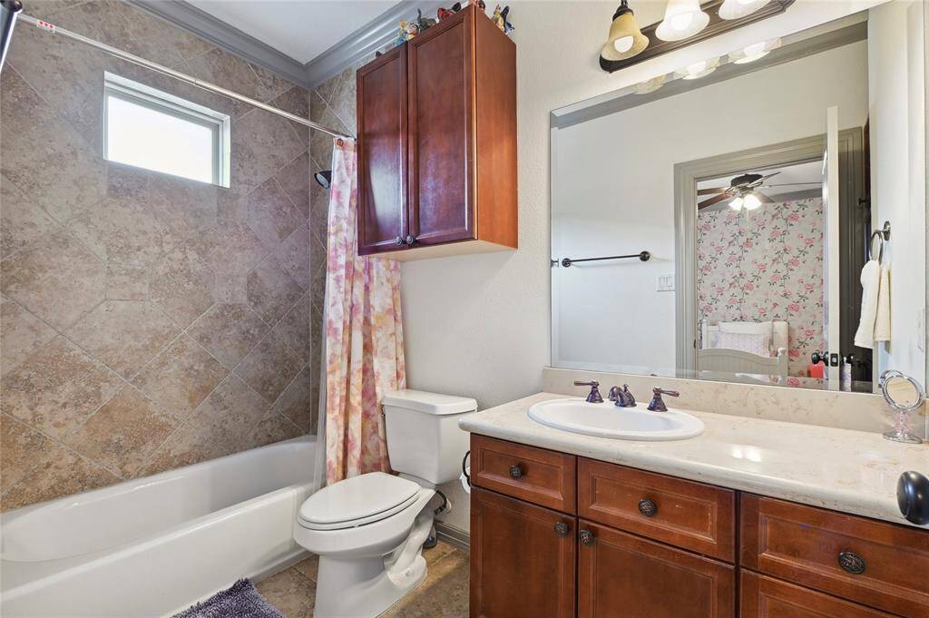Attached full bathroom for second bedroom!