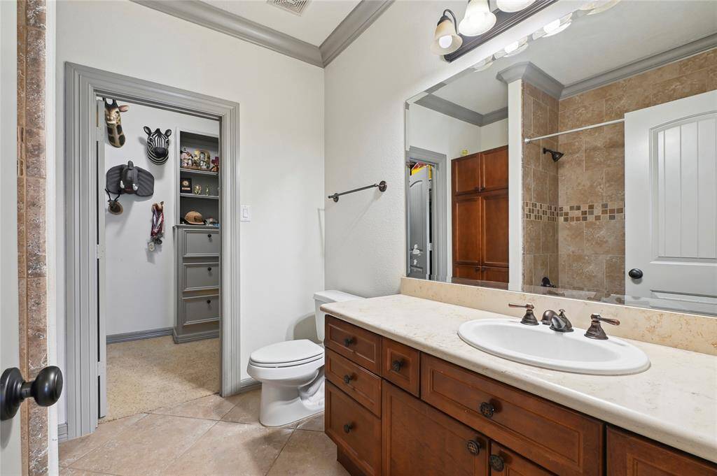 Attached full bathroom for third bedroom!