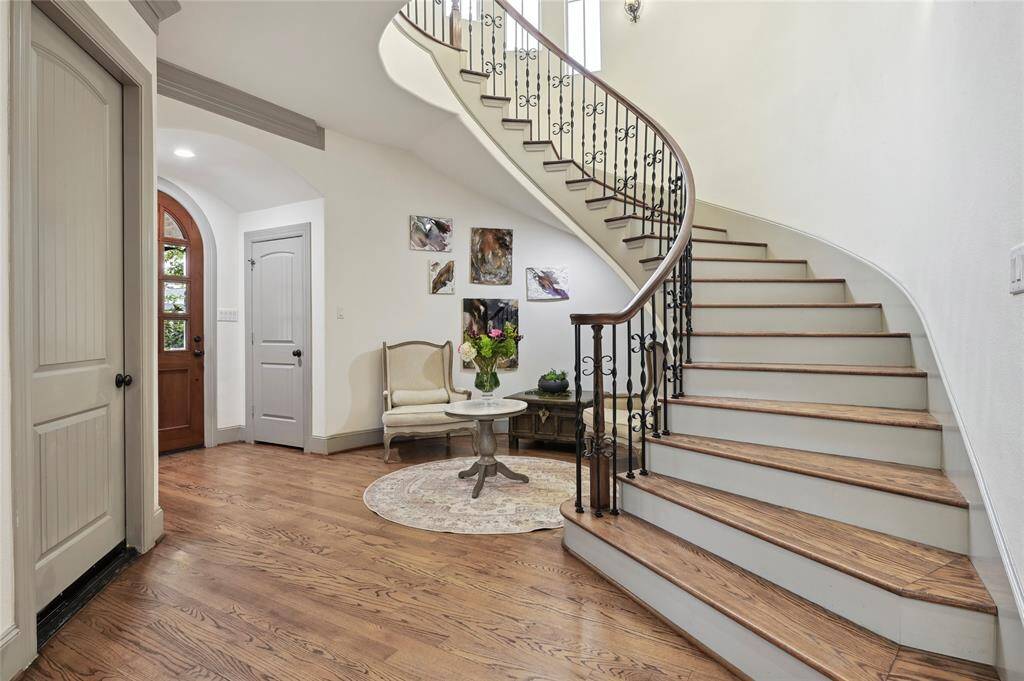 Welcome to the breathtaking foyer and cascading staircase!