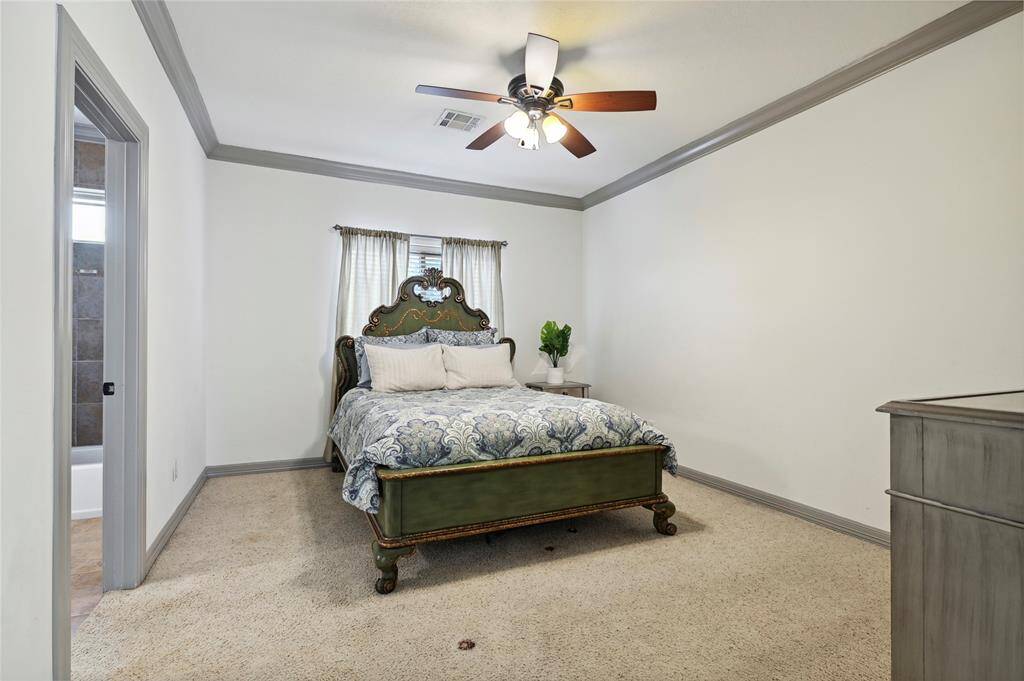 Forth spacious bedroom!