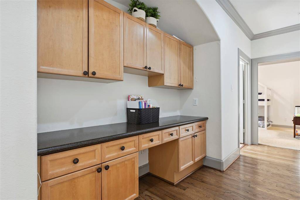 Reading area/ office space located between upstairs bedrooms and laundry room!