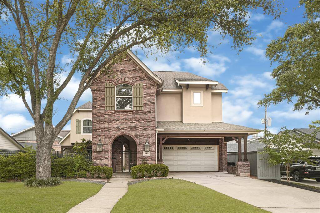 Picture- perfect family home awaits you!