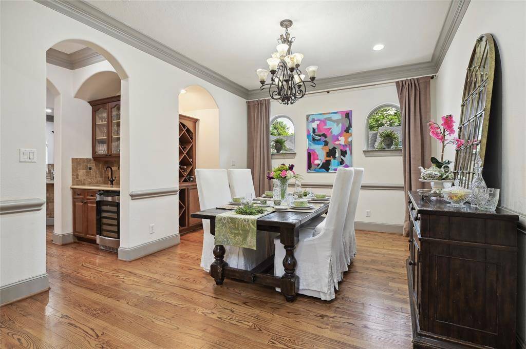 Spacious formal dining room just steps from the butler pantry!