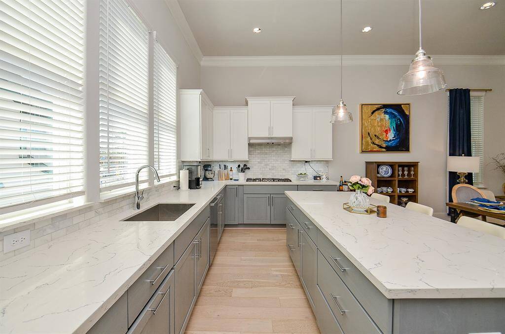 The Imperial White tile backsplash blend perfect with the Quartz countertops. Tons of counter space with large drawers for easy storage.