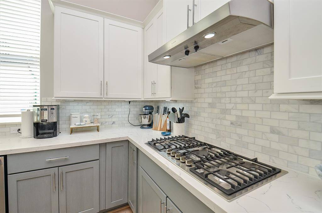 In addition to the Bosch Ascenta dishwasher to the right of the farm sink you have a Bosch 36" 5 burner gas cooktop with matching Bosch 36" vent hood!  This kitchen is a Chef's dream!