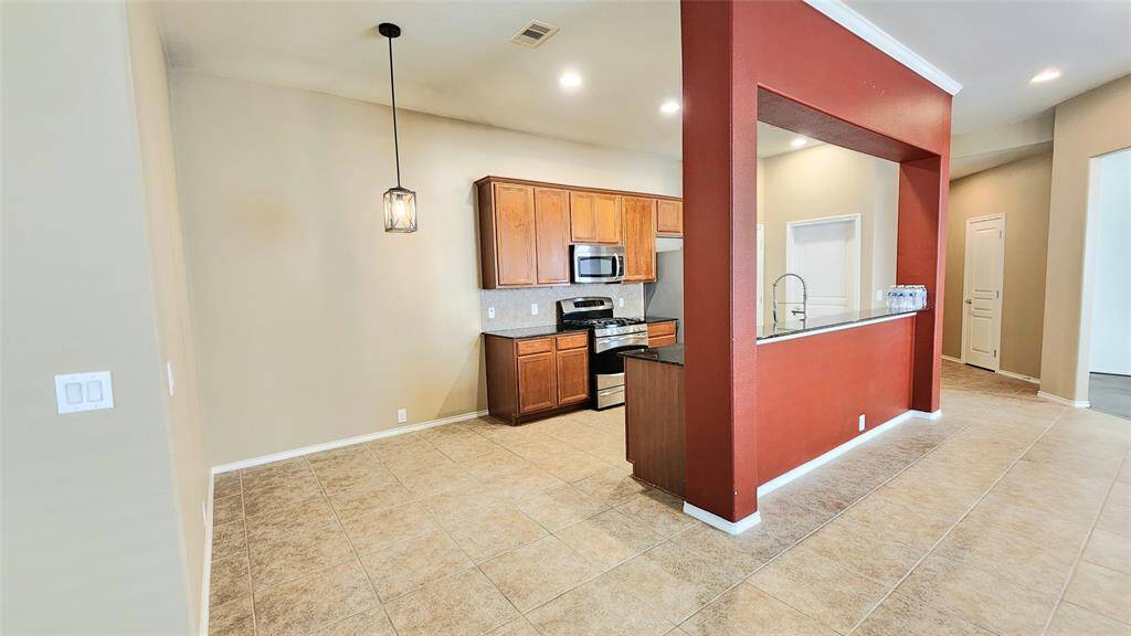 Breakfast area to Kitchen