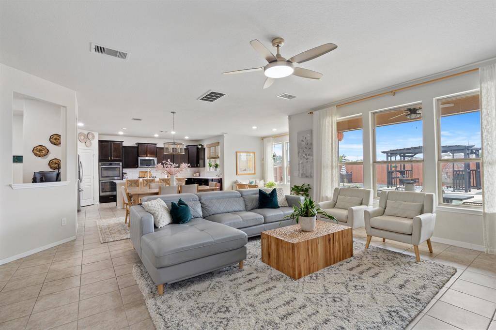 Abundant natural light poursthrough windows, creating a brightand inviting atmosphere.