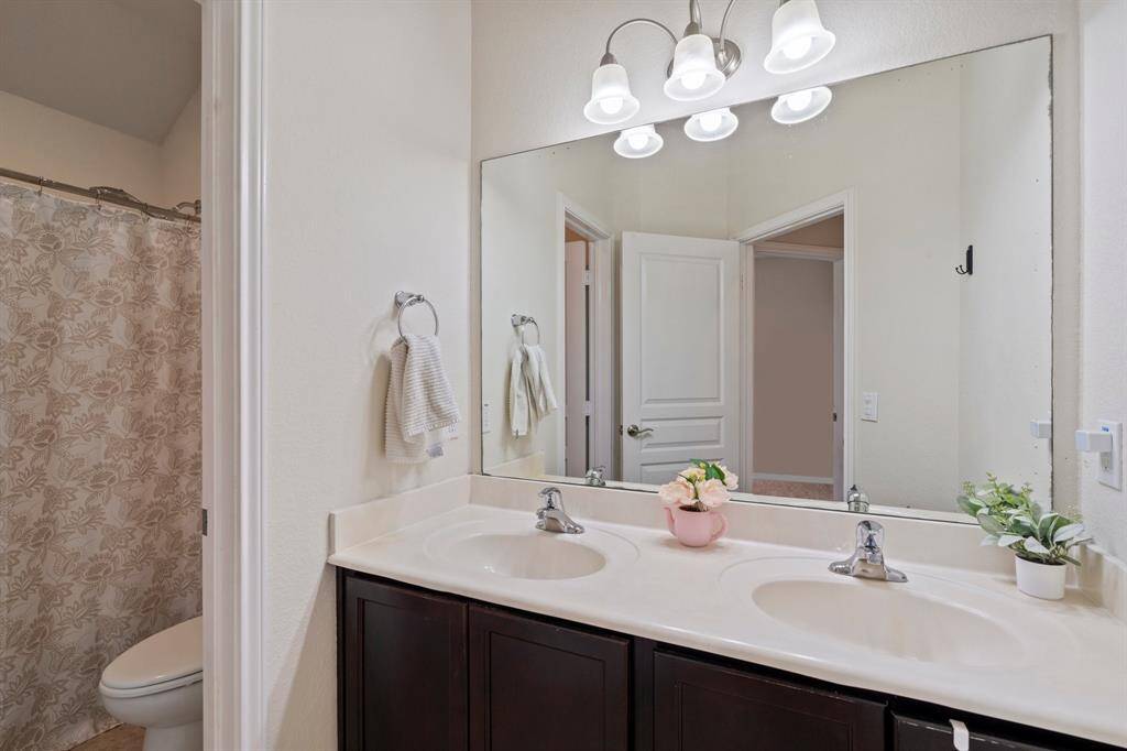 Secondary bathroom features atub/shower combo and dual vanitywith plenty of counter space.