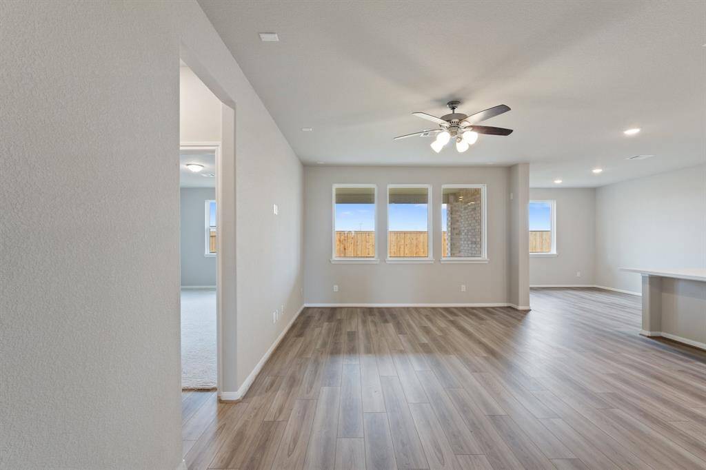 Note: Sample product photo. Actual exterior and interior selections may vary by homesite.