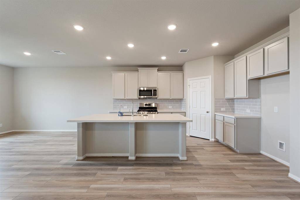 Note: Sample product photo. Actual exterior and interior selections may vary by homesite.