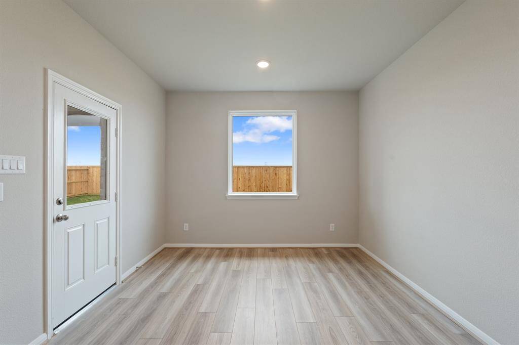 Note: Sample product photo. Actual exterior and interior selections may vary by homesite.
