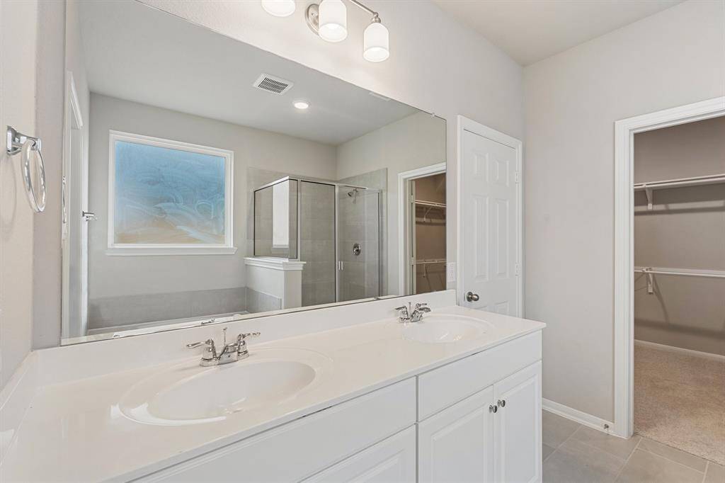 Note: Sample product photo. Actual exterior and interior selections may vary by homesite.