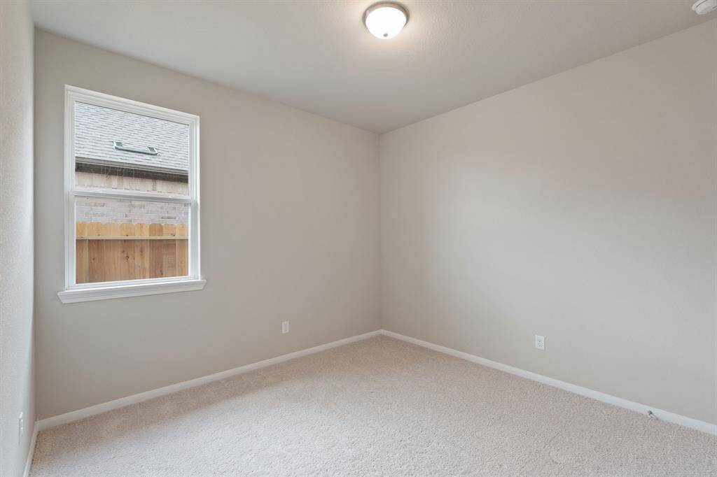 Note: Sample product photo. Actual exterior and interior selections may vary by homesite.