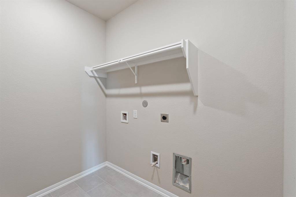 Note: Sample product photo. Actual exterior and interior selections may vary by homesite.
