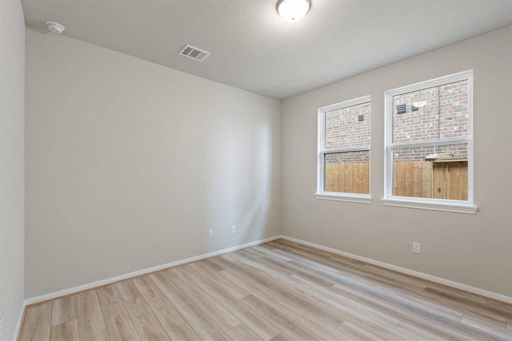 Note: Sample product photo. Actual exterior and interior selections may vary by homesite.