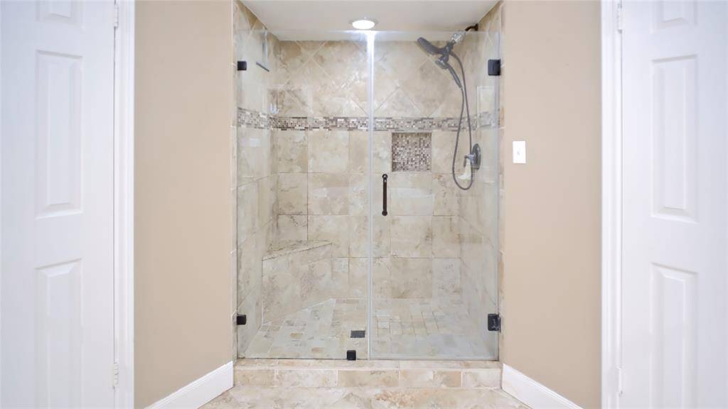 Standing shower