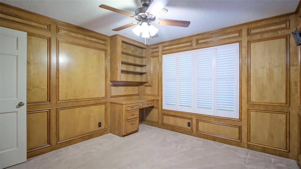 Built in desk area