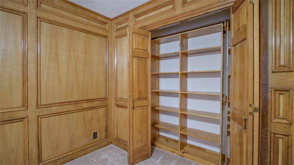 Storage friendly closet
