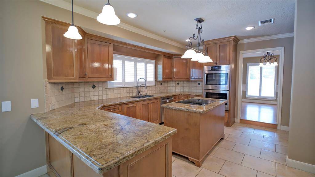 Island stovetop in Kitchen