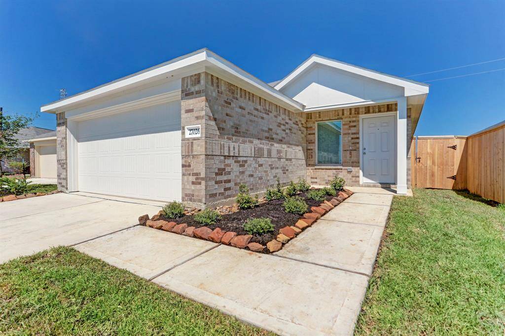 Beautiful front yard and landscaping