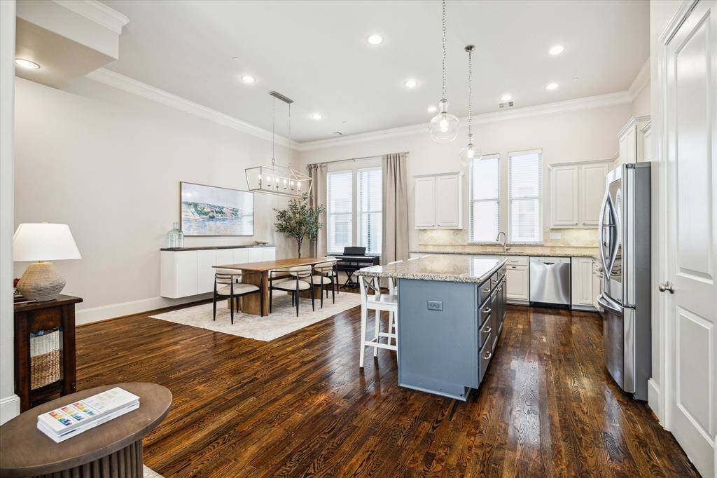 You’ll have plenty of space for casual and formal entertaining thanks to a spacious dining area and a wide breakfast bar/island.