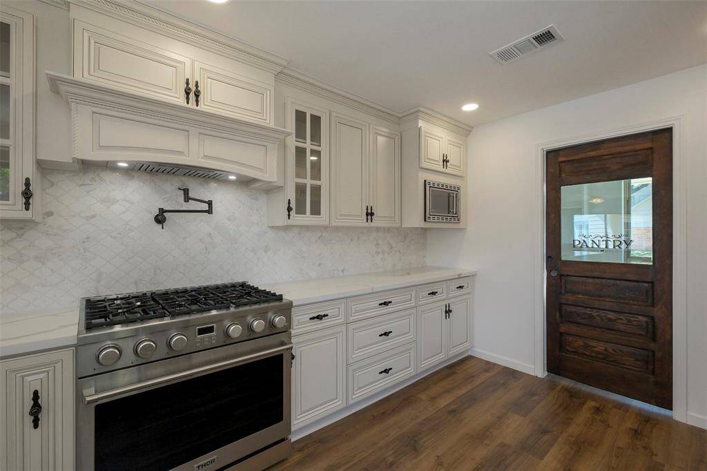 Classic marble mosaic backsplash gives this kitchen elevated elegance.