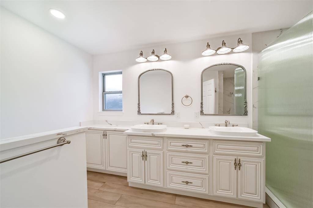 Bathroom number 3 in primary suite