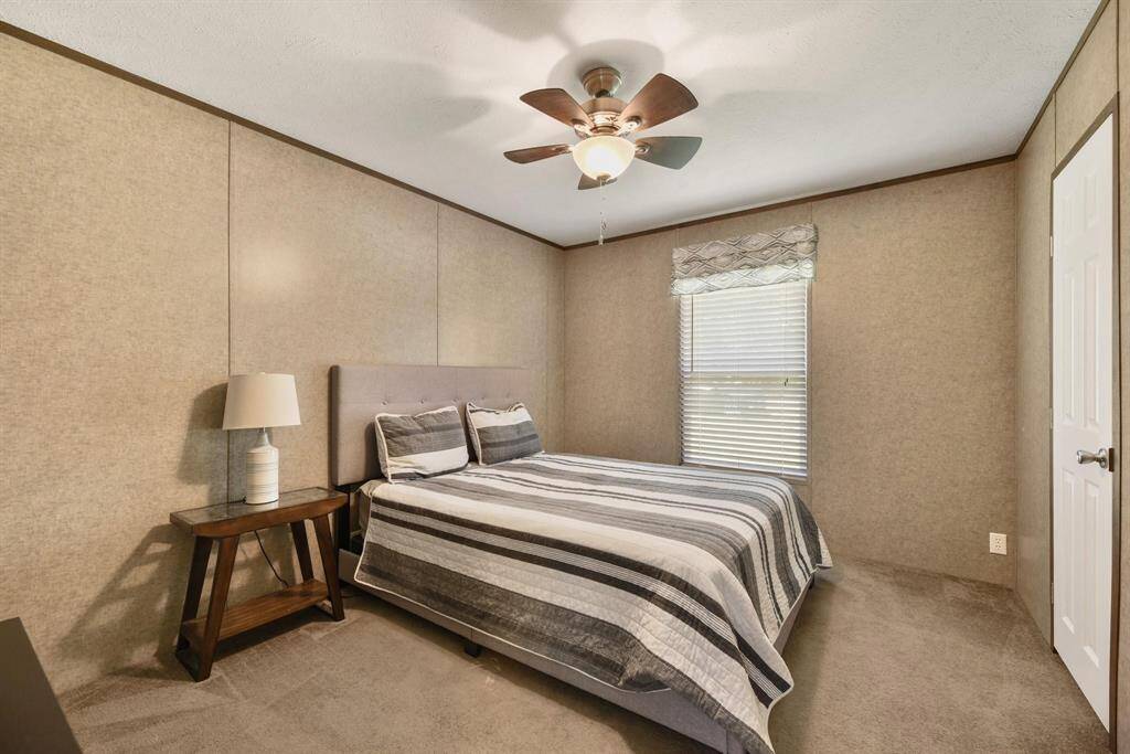 Secondary Bedroom with room for a queen size bedroom