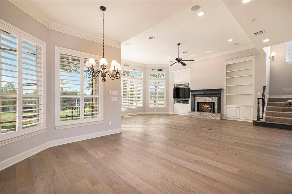 Breakfast room open to the large den & kitchen areas