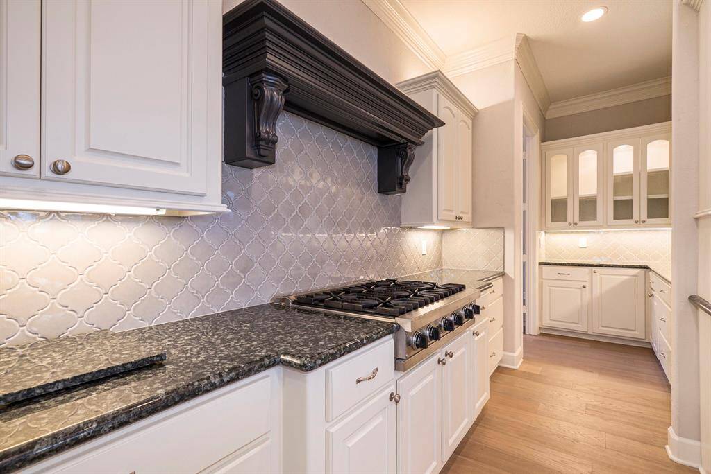 Beautiful lighted cabinets in the Butler's Pantry!