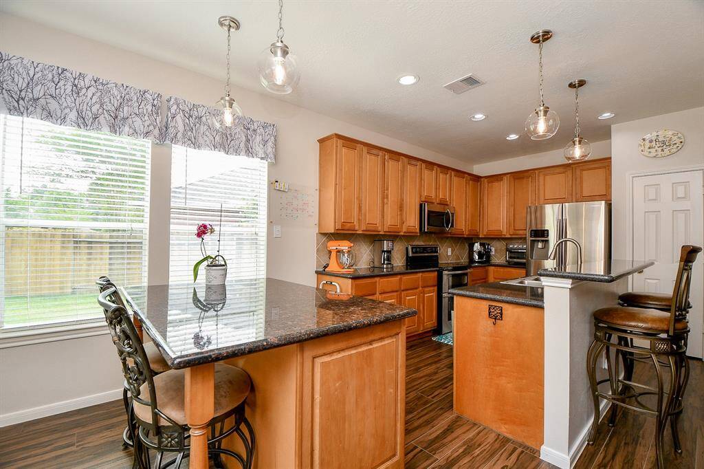 How cozy is this darling breakfast nook, with handy patio (and doggy door) at your service?