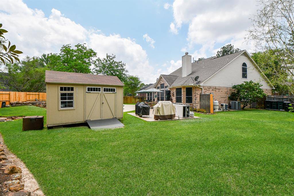 All the makings of fun dining al fresco are yours to master, right here on a safe, good looking tile floor!