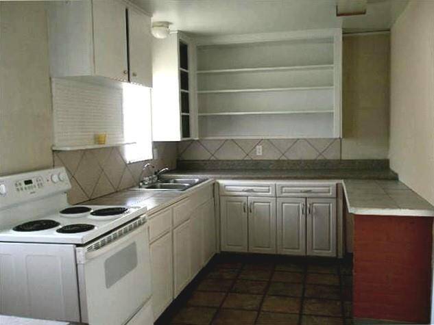 Kitchen**Old Interior photos from 2012 prior to tenant move in