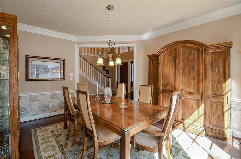 Dining Room is conveniently located in between the Kitchen and Entry!
