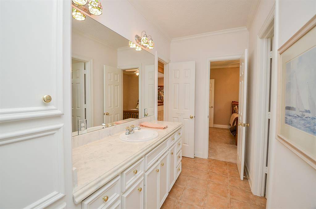 One of the Secondary Full Bathrooms upstairs!
