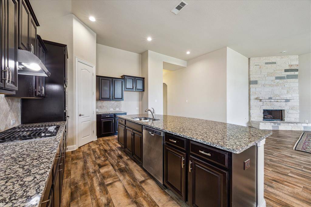 Experience seamless entertaining with a gas cooktop and spacious island, ideal for family gatherings.