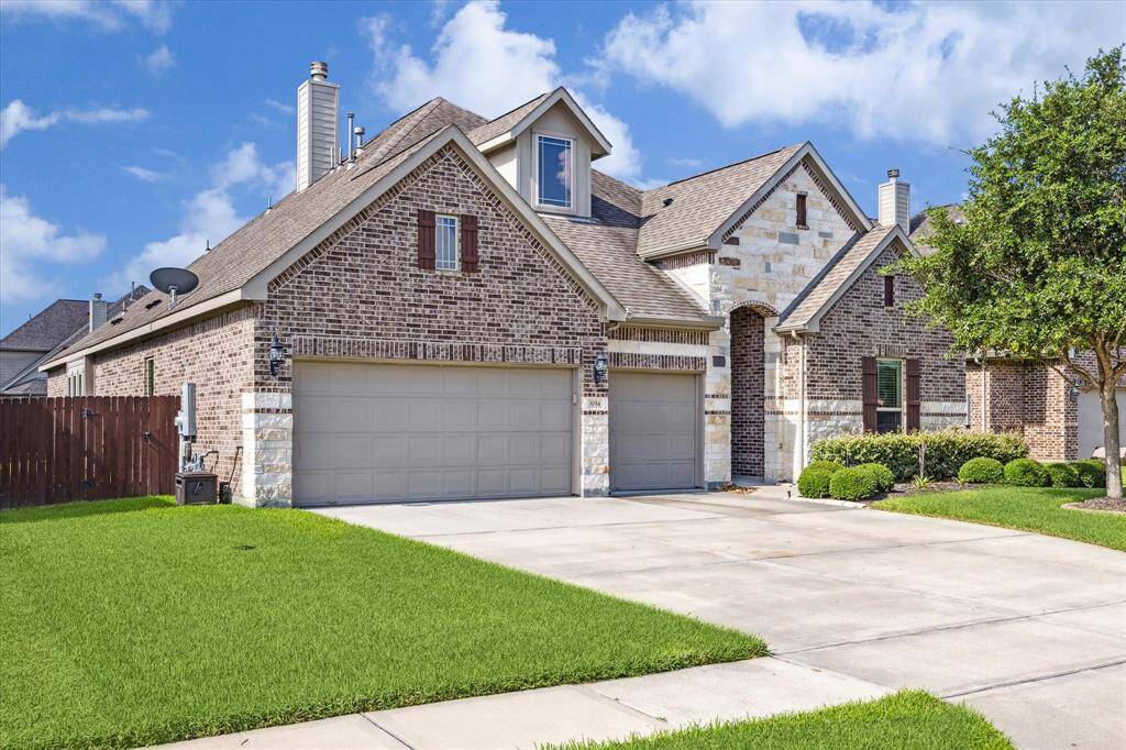 Expansive 3-Car Garage for Maximum Convenience and Storage.