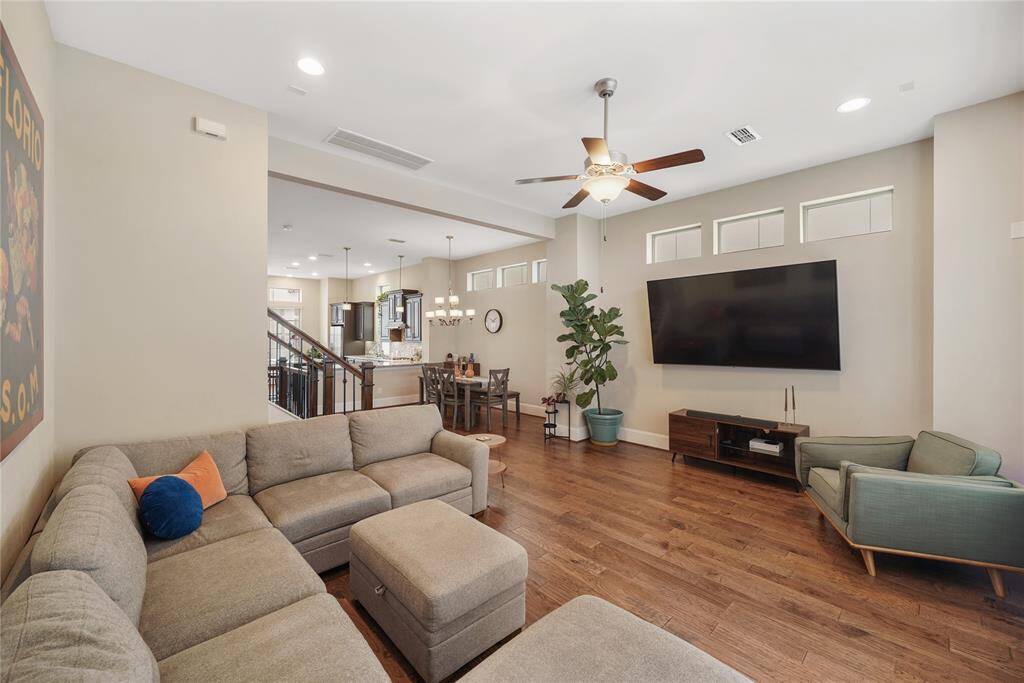 Spacious living room ideal for large furnishings and comfortable living.