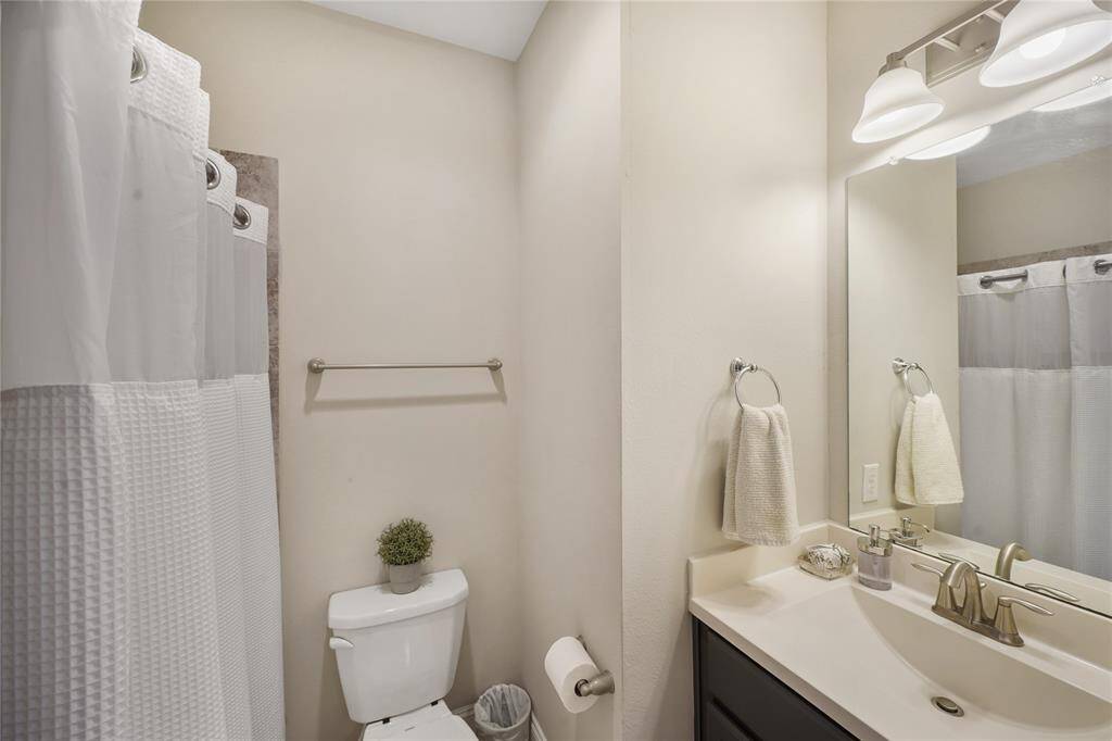 3rd floor guest bedroom en suite bath with updated lighting, fixtures and shower/tub combo.