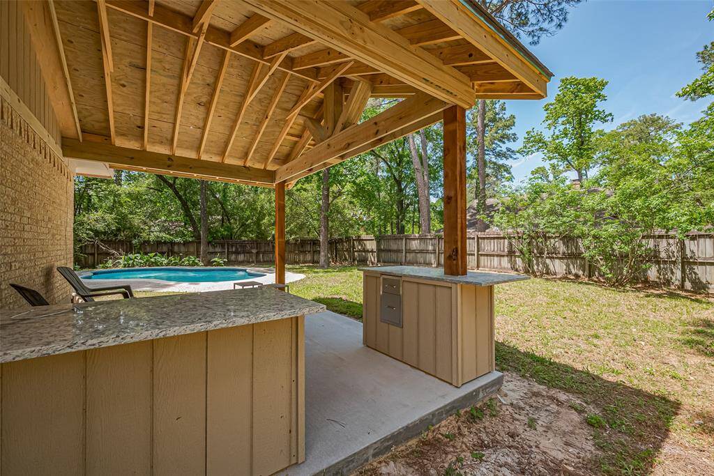 Ousdoor pation overlooking the pool