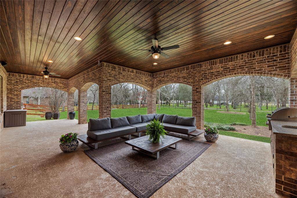 Now this is where the fun begins, just look at this beautiful back yard.