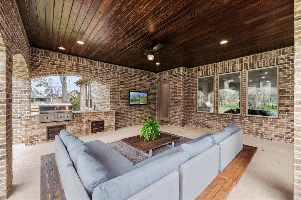 Light up the grill and invite friends over. Enjoy entertaining outdoors with the patio kitchen.