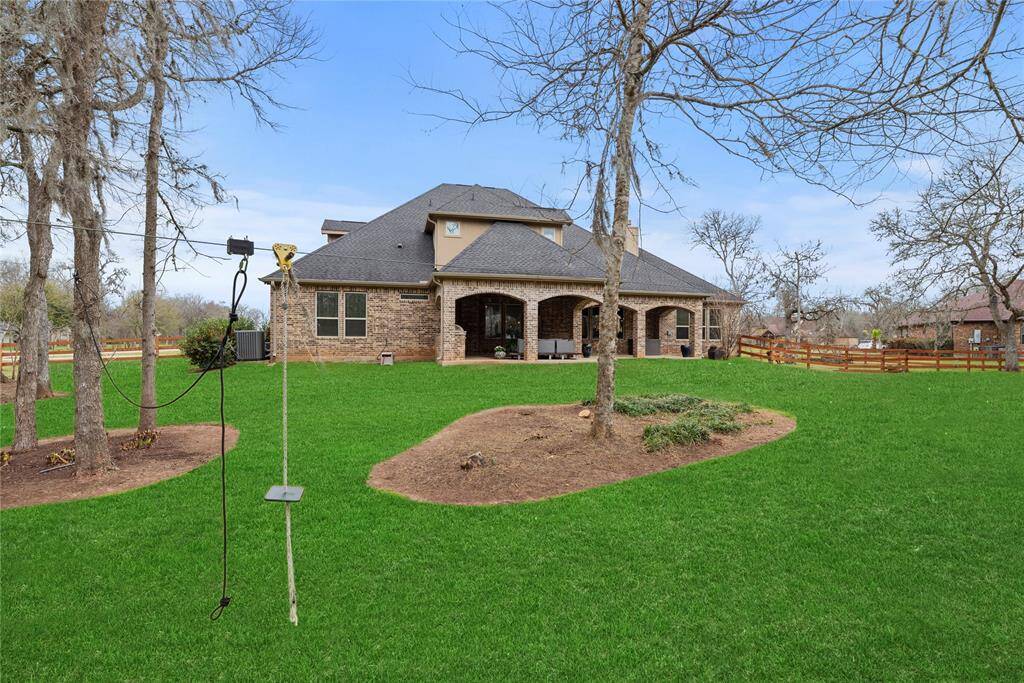 How is this for a great place to relax and enjoy that Texas breeze!
