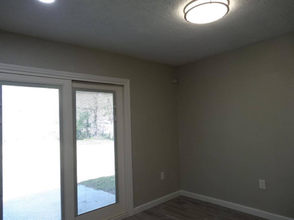 Dinette area right off kitchen