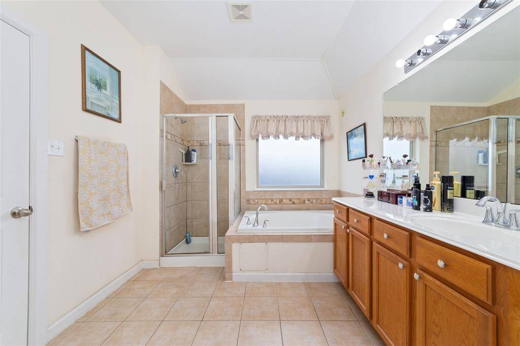 Master Bathroom 2nd floor