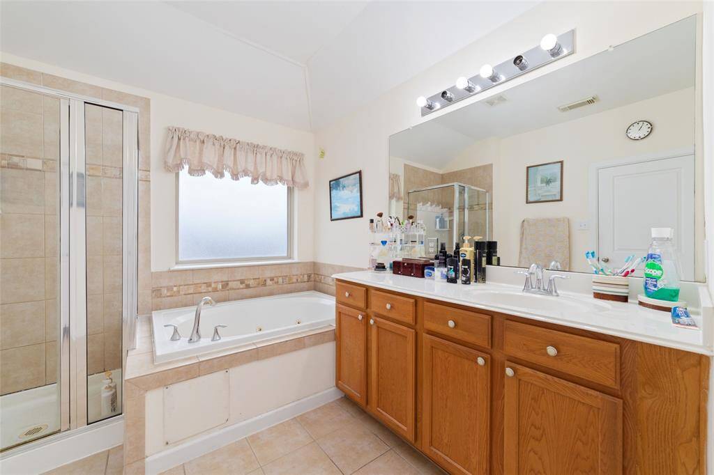 Master Bathroom 2nd floor
