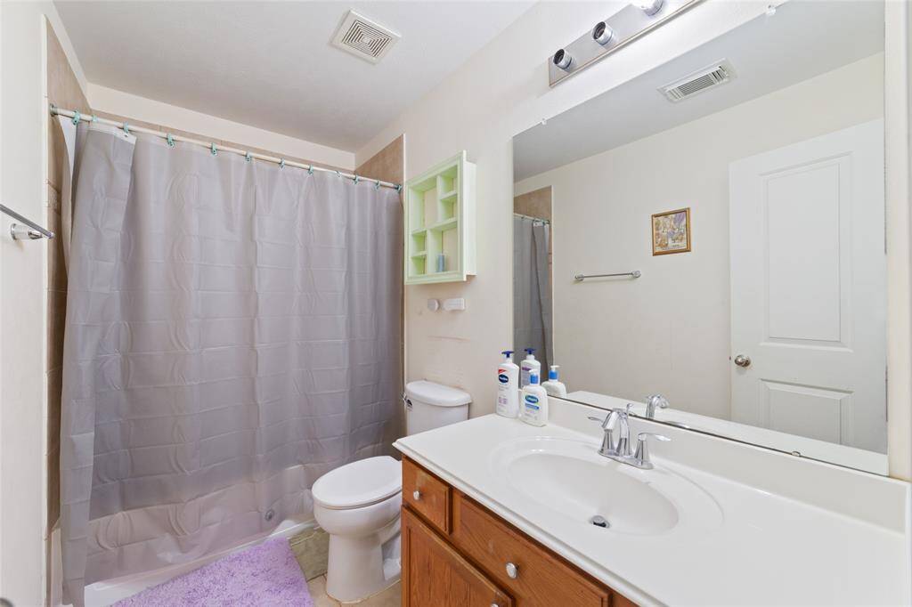 2nd Bathroom (upstairs)