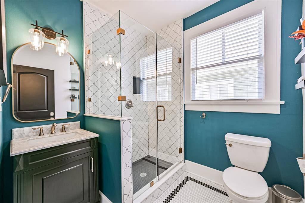 Secondary full bath