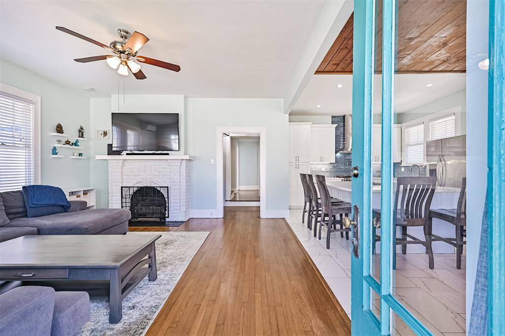 Entry through the beautiful front door into this open floor plan layout.