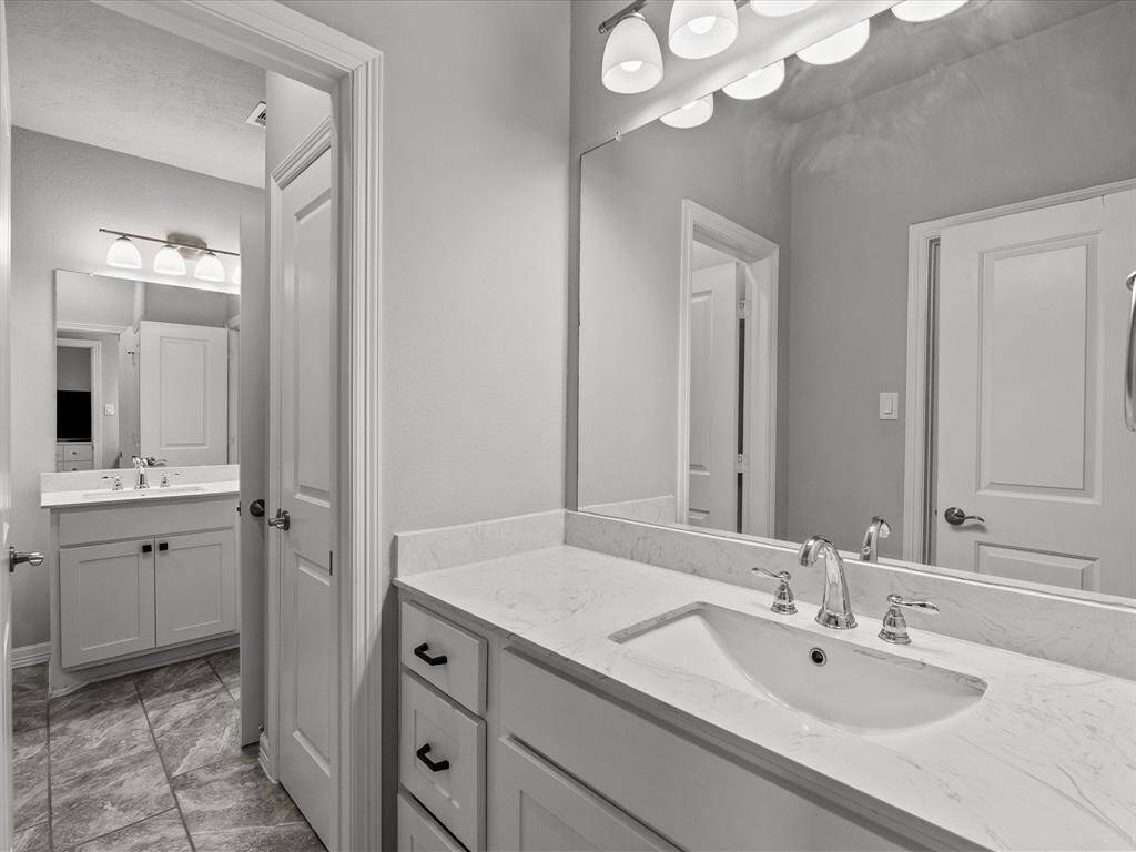 Upstairs full bath